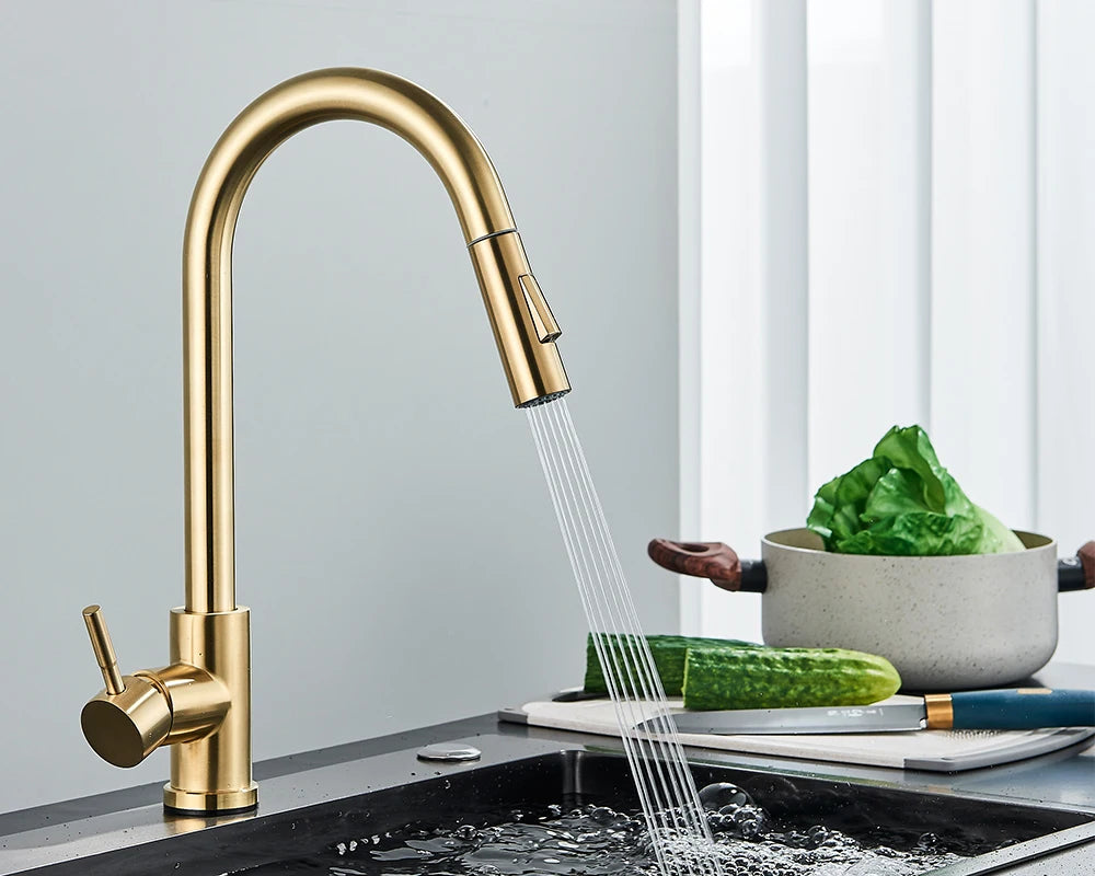 Quyanre Brushed Gold Kitchen Faucet Pull Out Kitchen Sink Water Tap Single Handle Mixer Tap 360 Rotation Kitchen Shower Faucet