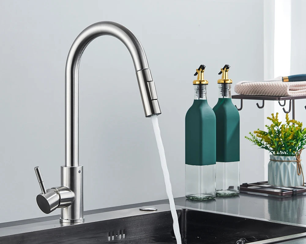 Quyanre Brushed Gold Kitchen Faucet Pull Out Kitchen Sink Water Tap Single Handle Mixer Tap 360 Rotation Kitchen Shower Faucet